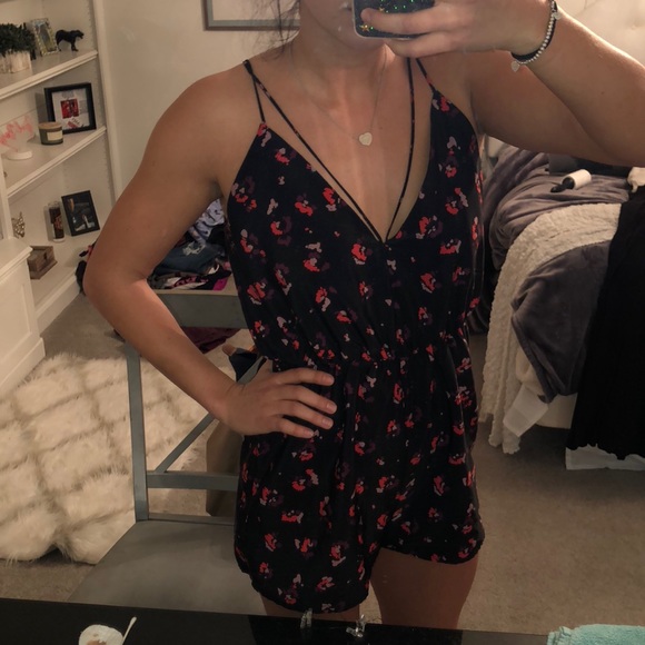Urban outfitters floral romper size M - Picture 3 of 3